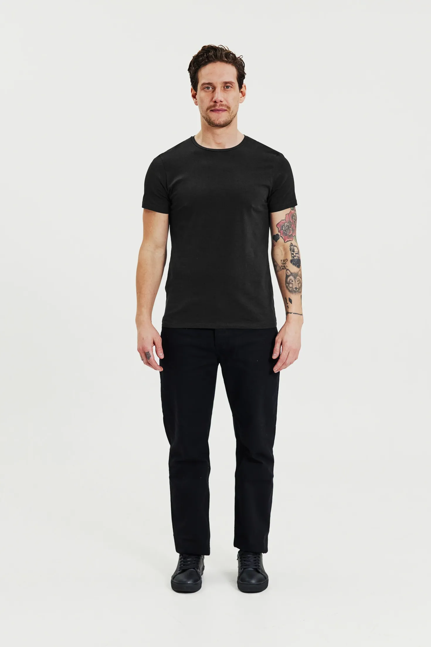 Crew-Neck Slim Black