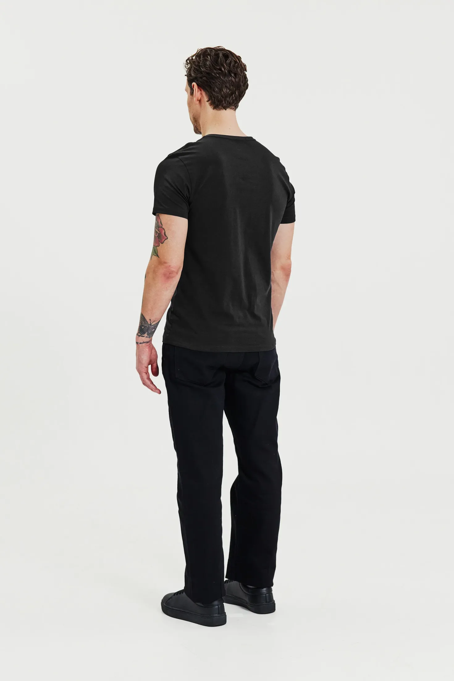 Crew-Neck Slim Black