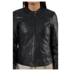 Diora Black