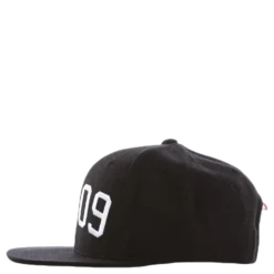 UP09 Crew Snapback Black